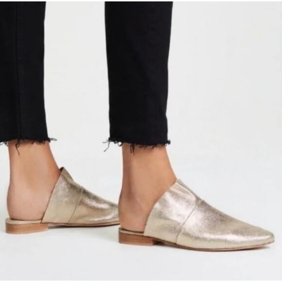 Free People Women's Sienna Metallic Ruffle Leather Slip On Mule Flat Size 7 Gold - Picture 1 of 6